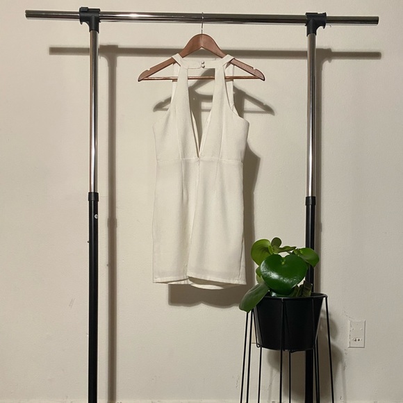 TOBI Little White Dress V-Line Backless Dress - Picture 3 of 9